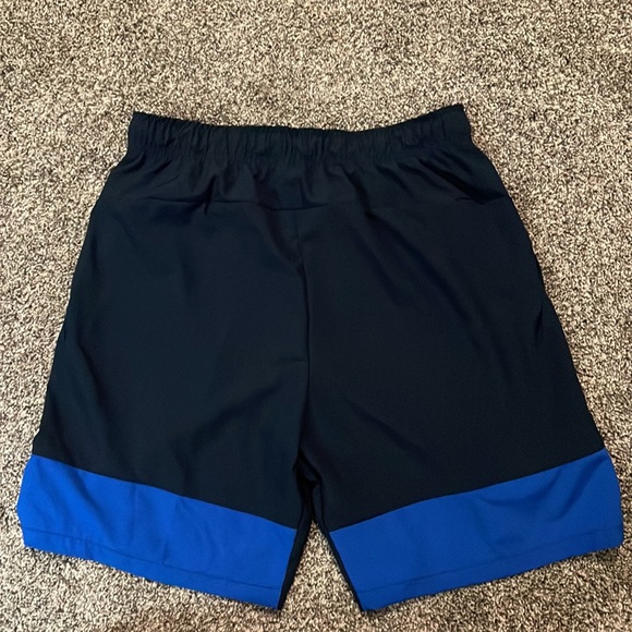 NWOT Nike Dri-FIT Men's 9" Woven Training Shorts - Picture 2 of 3